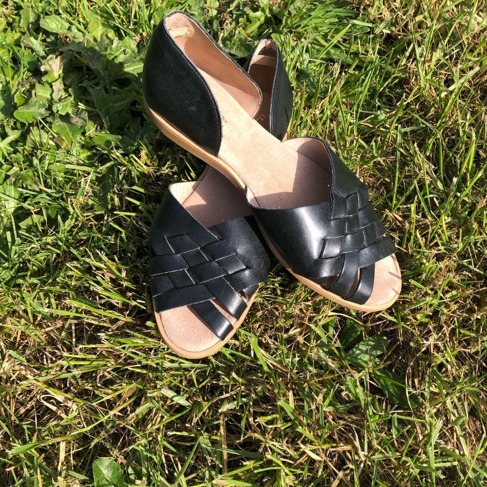 Seychelles Sold by Anthropologie Future Sandal Leather Peep Toe Woven Black Sz 9